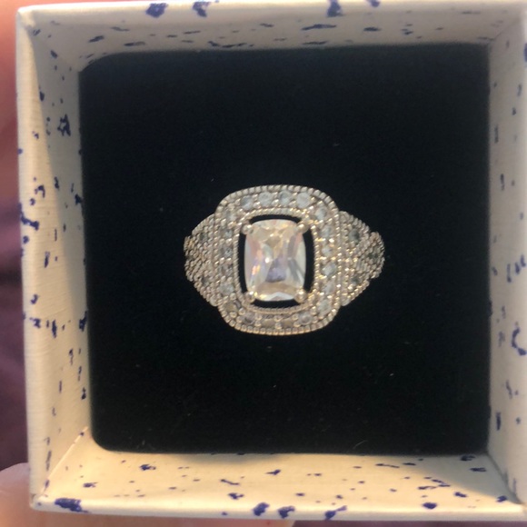 Silver zirconia ring - Picture 2 of 3